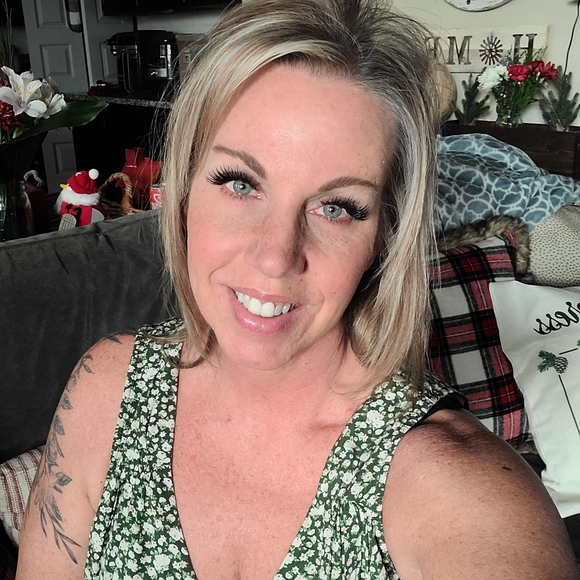 Meet your Posher, Jo - Picture 2 of 5